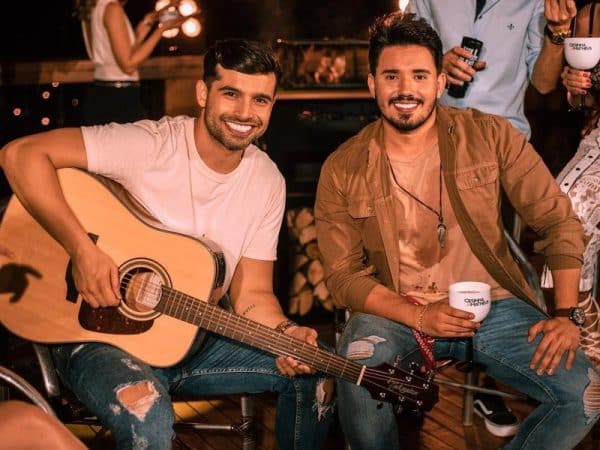 Cesinha e Mateus: a nova sensação do sertanejo no Brasil