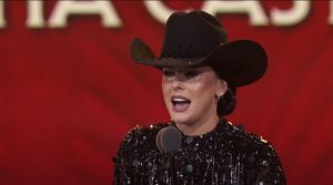 Ana Castela se emociona ao vencer Grammy Latino de Melhor Álbum Sertanejo; vídeo