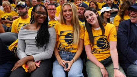 Celebrities no Jogo 6: Knicks vs Pacers com Caitlin Clark e Timothée Chalamet