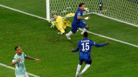 Chelsea brilha, vence Betis e conquista a Conference League