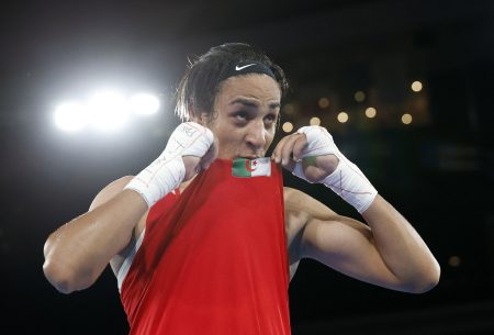 Federação de boxe suspende Imane Khelif após teste genético
