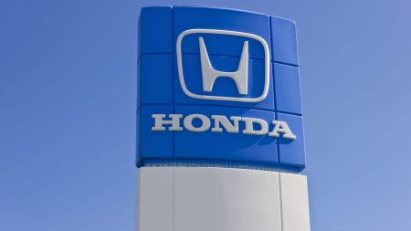 Honda apresenta moto com painel digital e consumo de 66 km/l