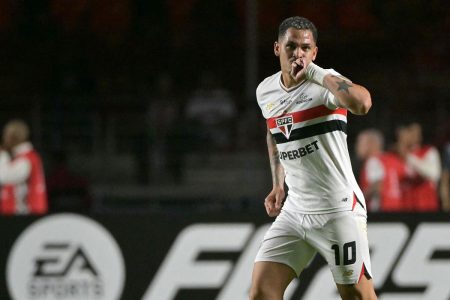 São Paulo derrota Talleres e avança como líder das oitavas