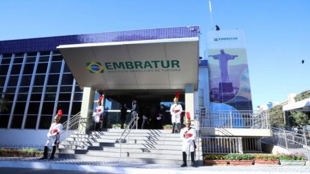 EUA retratam Brasil de forma distorcida, critica Embratur
