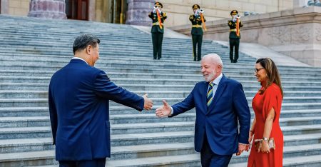 Jornais reprovam tentativa de Lula de imitar censura chinesa