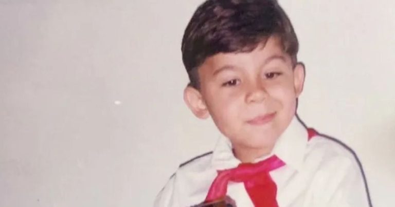 Reconhece esse 'mini-músico'? Hoje é astro sertanejo em disputa familiar