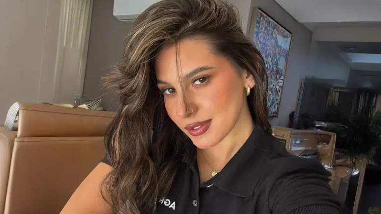 Ana Castela, Sexualidade
