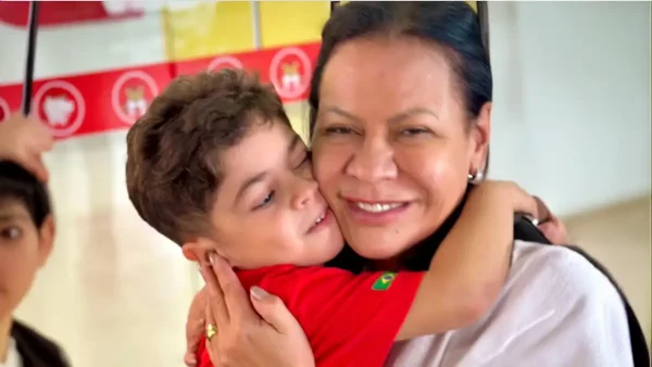 Ruth Moreira, Leo