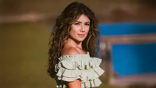 Paula Fernandes é acusada de barrar cantor e equipe rebate polêmica na Paraíba