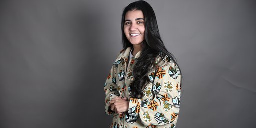 Yasmin Santos relembra infância e destaca violão como sua escola