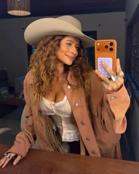 Isadora Cruz (Redes Sociais)