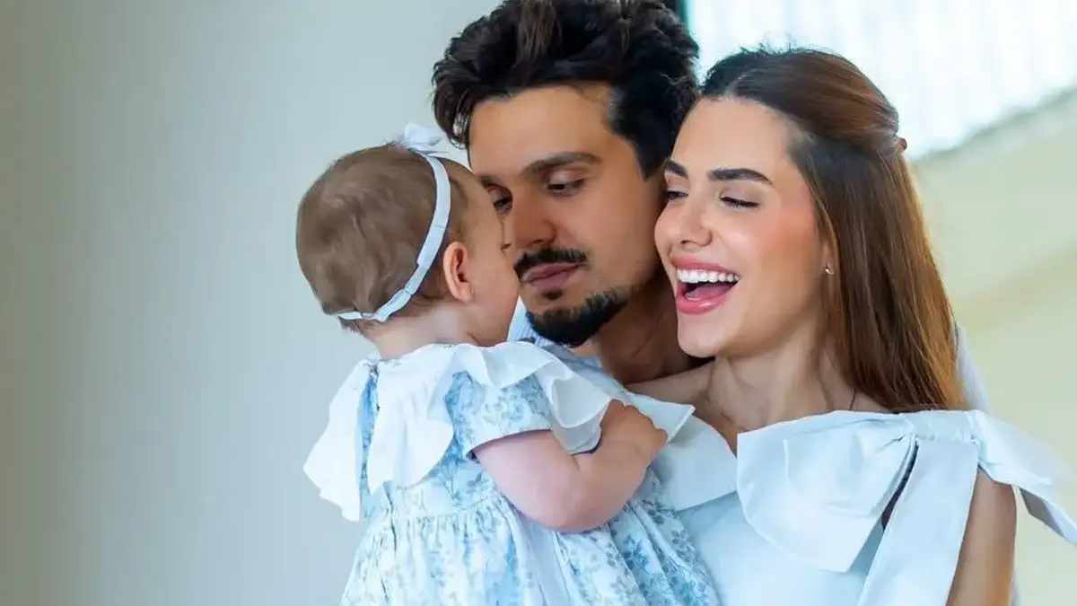 Jade Magalhães abre álbum com Luan Santana e filha no Nordeste Jade Magalhães abre álbum com Luan Santana e filha no Nordeste