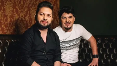 Júnior & Cézar recebem Diamante por “Cheiro de Culpado”