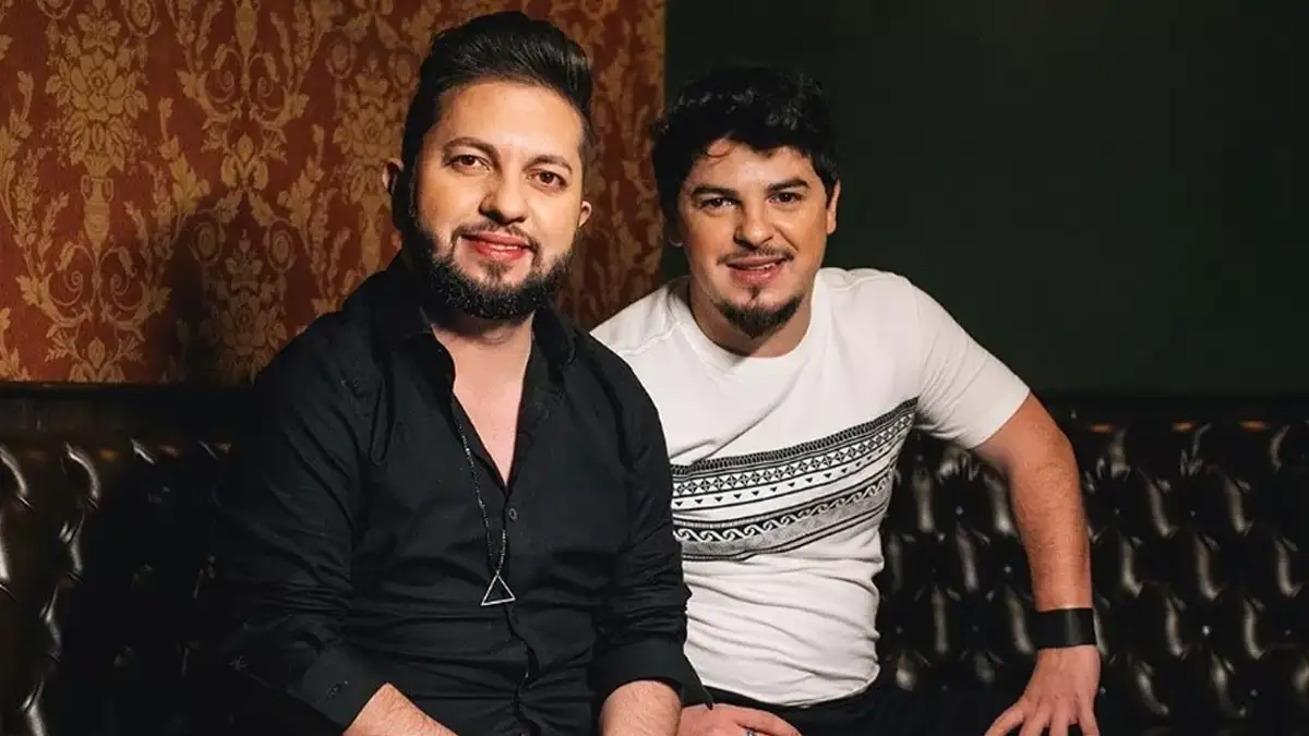 Júnior & Cézar recebem Disco de Diamante por “Cheiro de Culpado” Júnior & Cézar recebem Diamante por “Cheiro de Culpado”