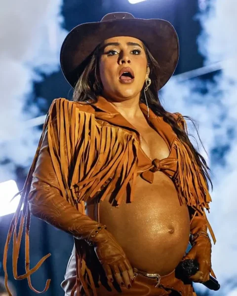 Lauana Prado exibe barrigão em show (Foto: Reprodução Rede Social)
